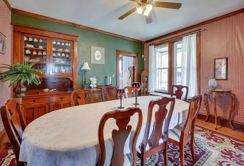 Dtwn Victorian Home   1 Mi To Lake Michigan Beach!