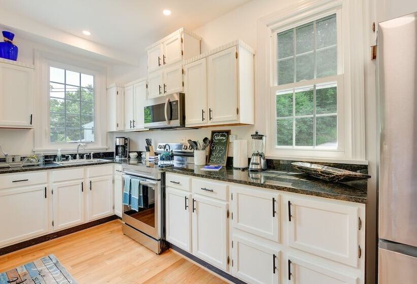 Family Friendly Chesapeake Beach House With Deck!