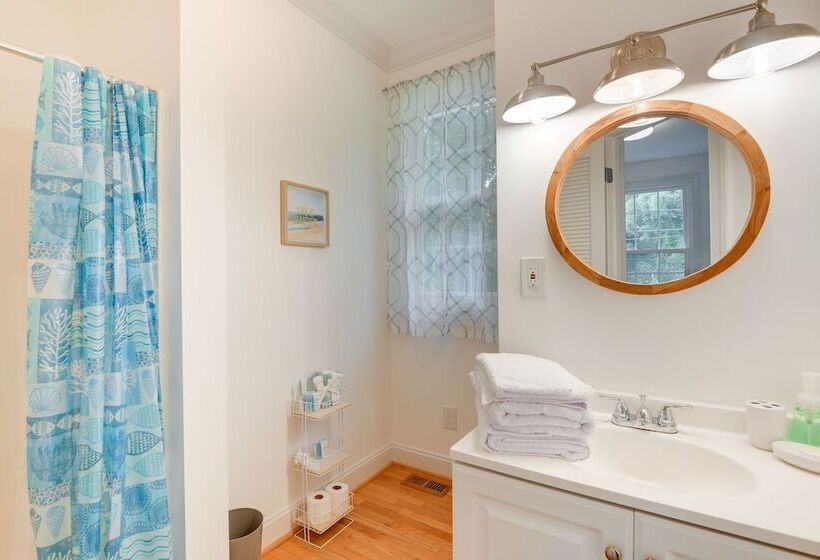 Family Friendly Chesapeake Beach House With Deck!