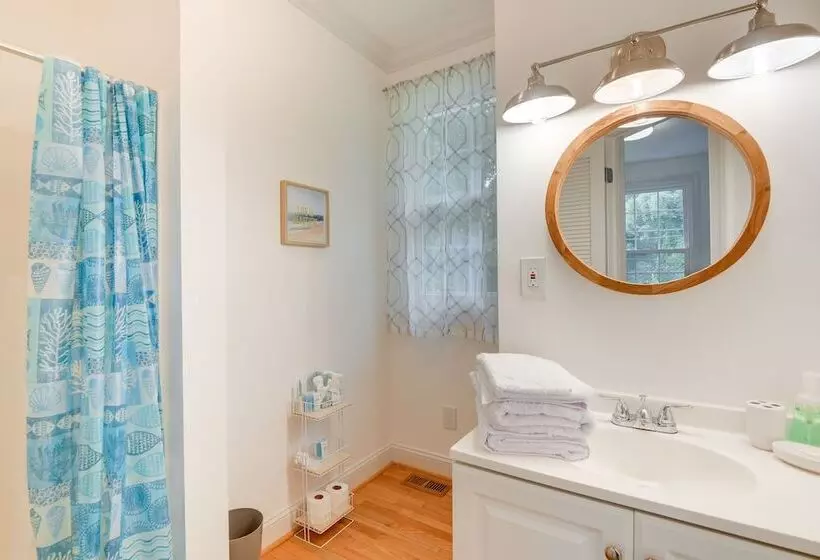 Family Friendly Chesapeake Beach House With Deck!