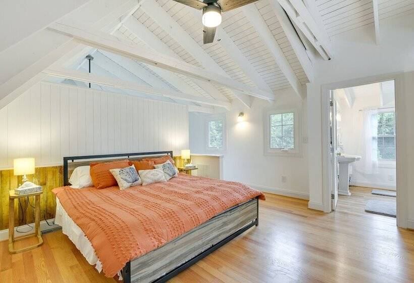 Family Friendly Chesapeake Beach House With Deck!