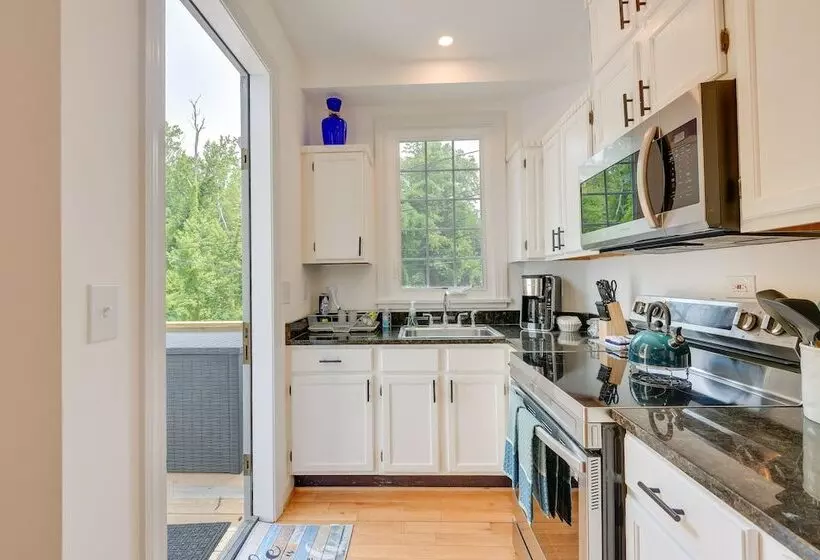 Family Friendly Chesapeake Beach House With Deck!