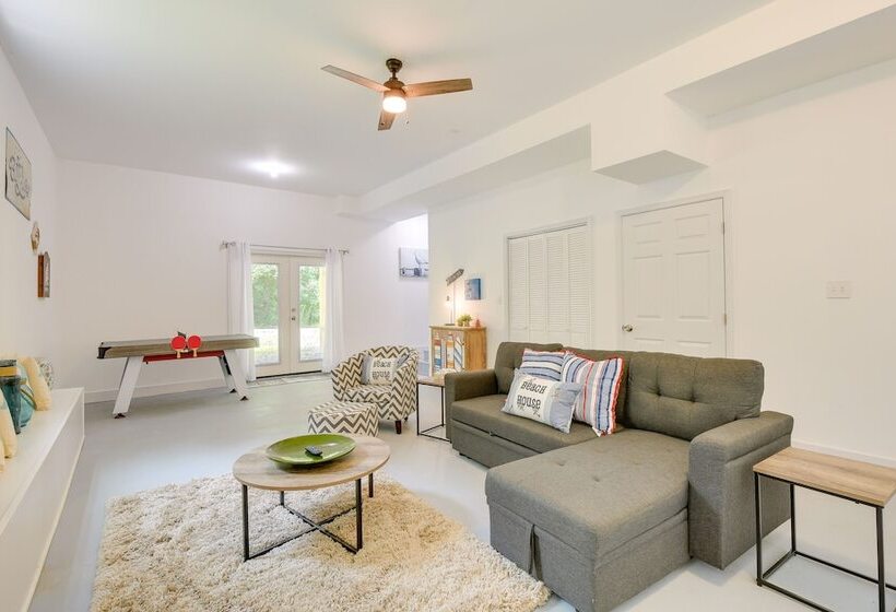 Family Friendly Chesapeake Beach House With Deck!