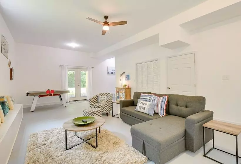 Family Friendly Chesapeake Beach House With Deck!