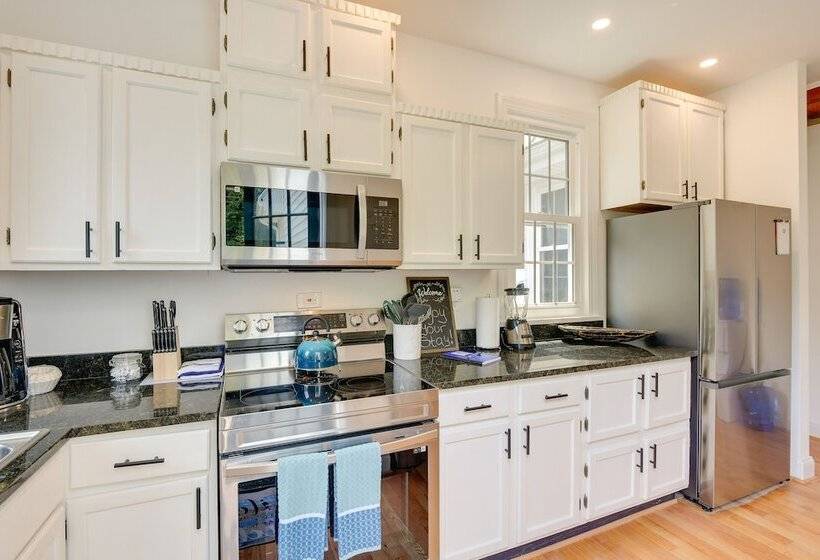 Family Friendly Chesapeake Beach House With Deck!