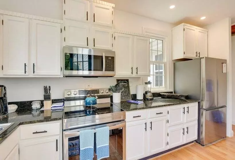 Family Friendly Chesapeake Beach House With Deck!