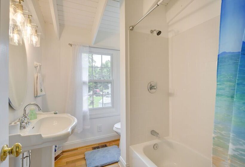 Family Friendly Chesapeake Beach House With Deck!