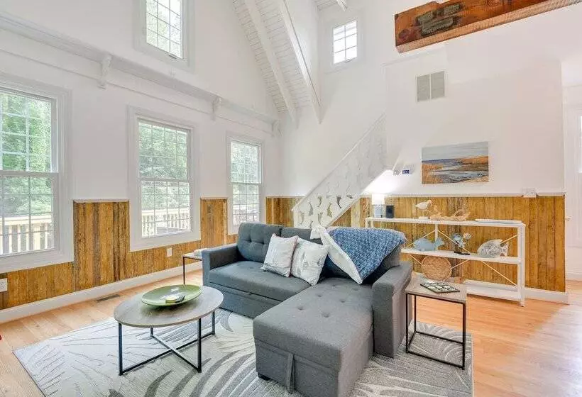 Family Friendly Chesapeake Beach House With Deck!