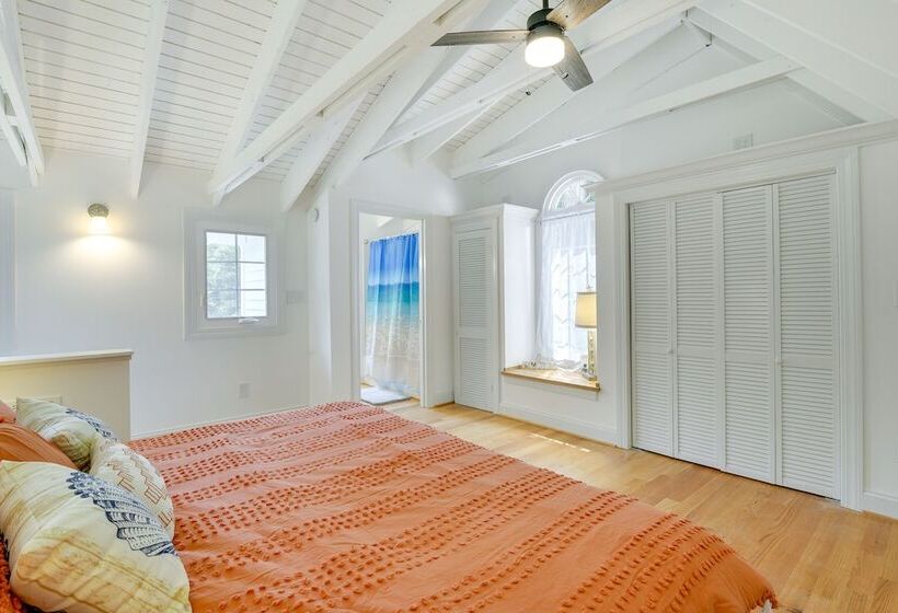 Family Friendly Chesapeake Beach House With Deck!