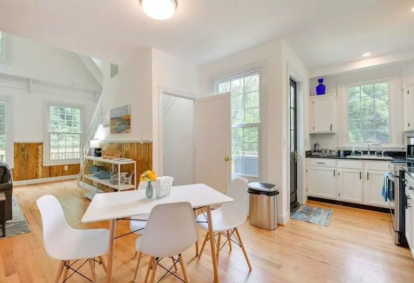 Family Friendly Chesapeake Beach House With Deck!