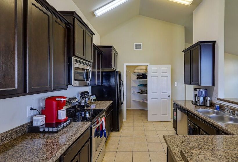 Family Friendly Killeen Home W/ Covered Patio!