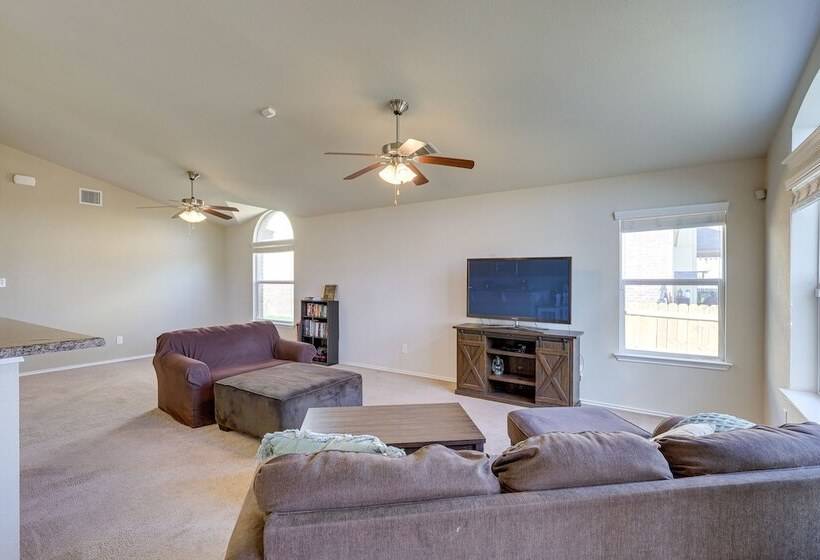 Family Friendly Killeen Home W/ Covered Patio!