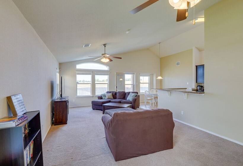 Family Friendly Killeen Home W/ Covered Patio!