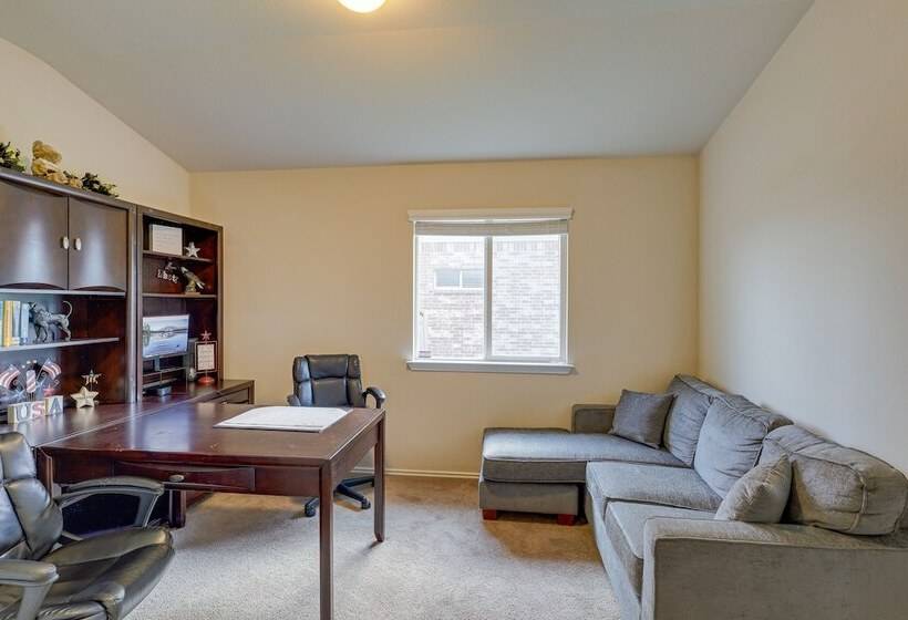 Family Friendly Killeen Home W/ Covered Patio!