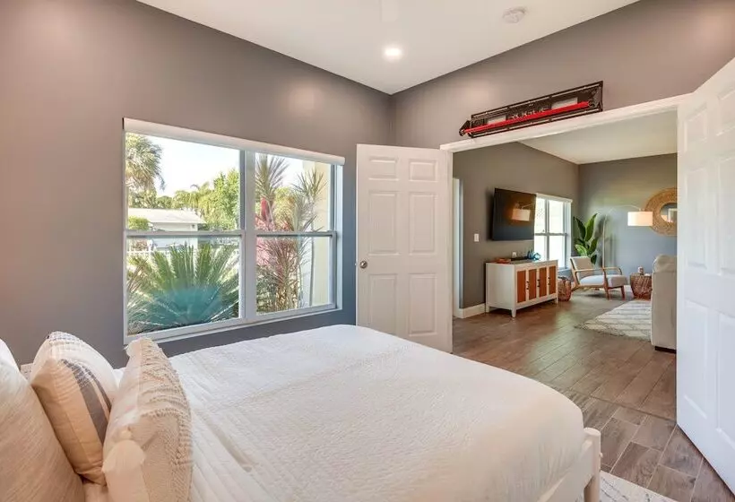 Florida Gem: Saltwater Pool By Beaches & Kayaking!