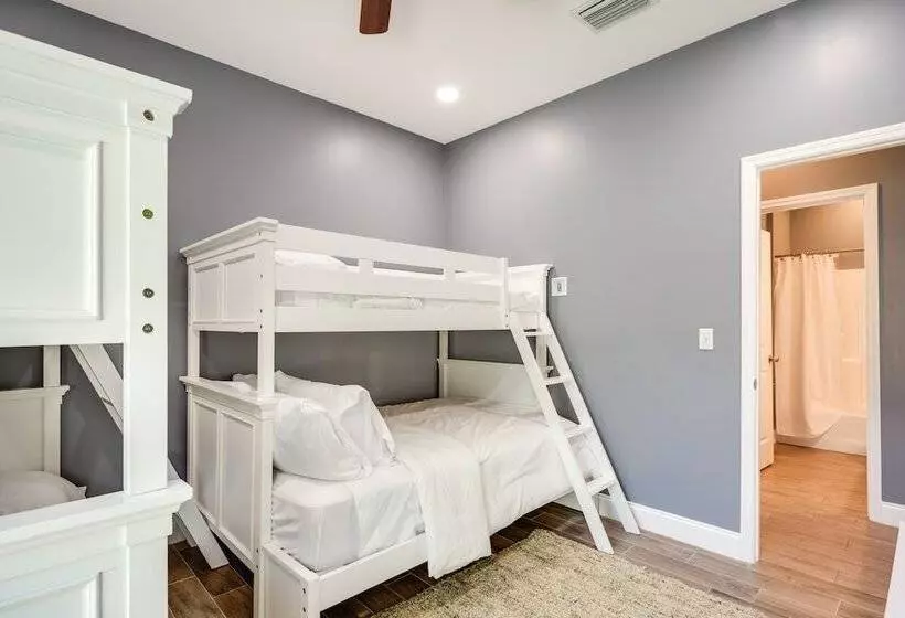 Florida Gem: Saltwater Pool By Beaches & Kayaking!