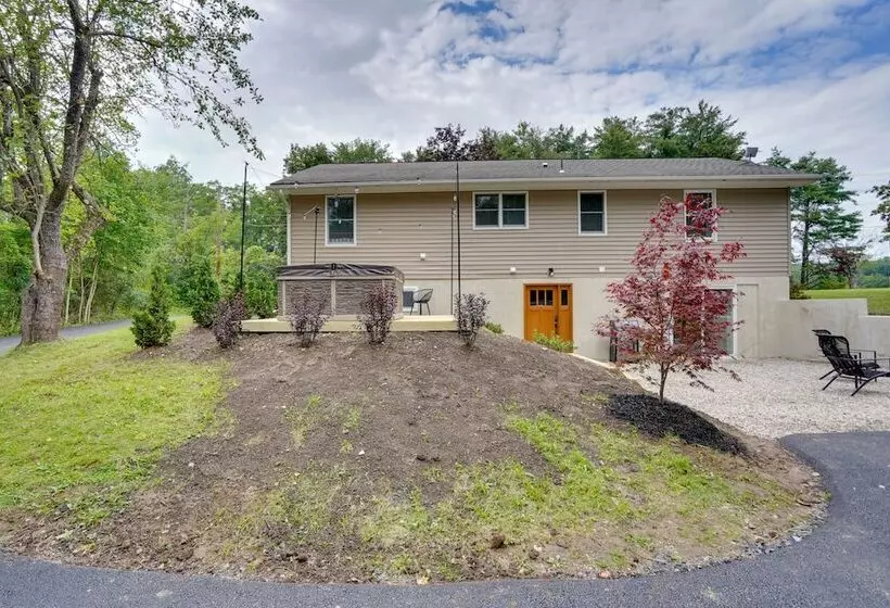 Hot Tub, Fire Pit: Pet Friendly Freehold Home!