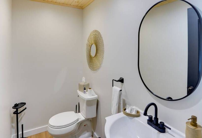 Hot Tub, Fire Pit: Pet Friendly Freehold Home!