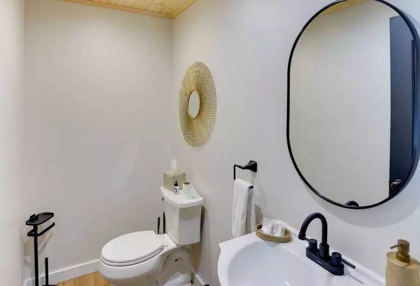 Hot Tub, Fire Pit: Pet Friendly Freehold Home!