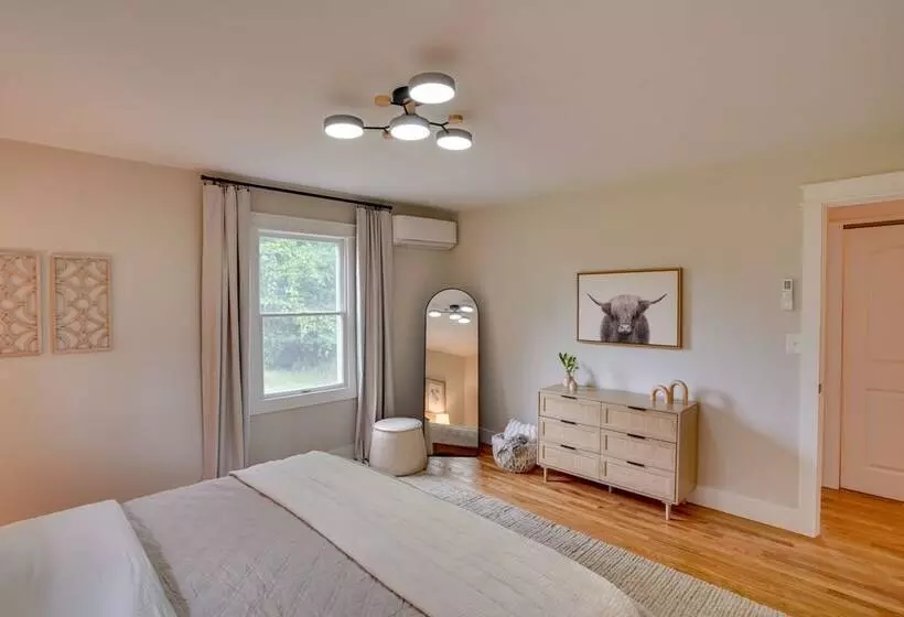 Hot Tub, Fire Pit: Pet Friendly Freehold Home!