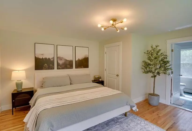 Hot Tub, Fire Pit: Pet Friendly Freehold Home!