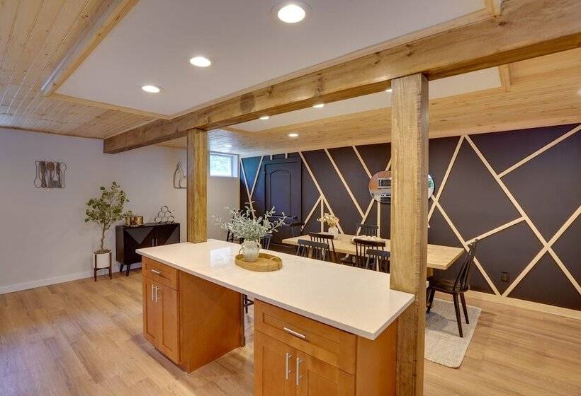 Hot Tub, Fire Pit: Pet Friendly Freehold Home!