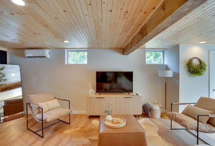 Hot Tub, Fire Pit: Pet Friendly Freehold Home!