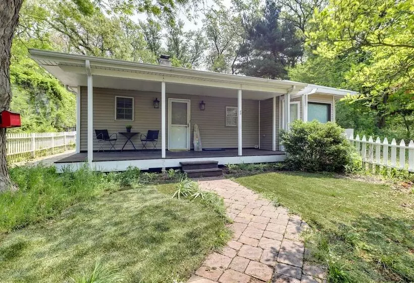 Gary Cottage W/ Outdoor Dining Areas   Near Beach!