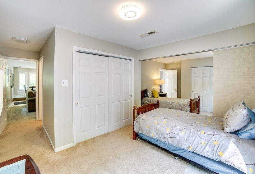 Gary Cottage W/ Outdoor Dining Areas   Near Beach!