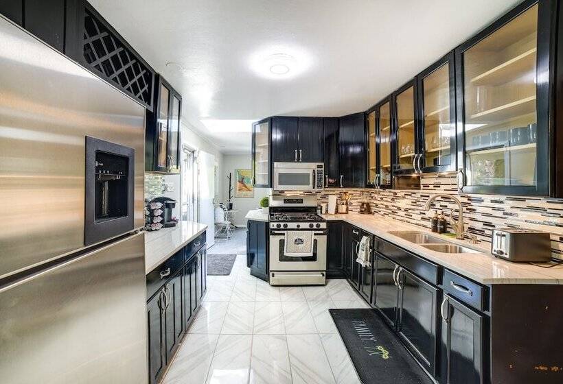 Gary Cottage W/ Outdoor Dining Areas   Near Beach!