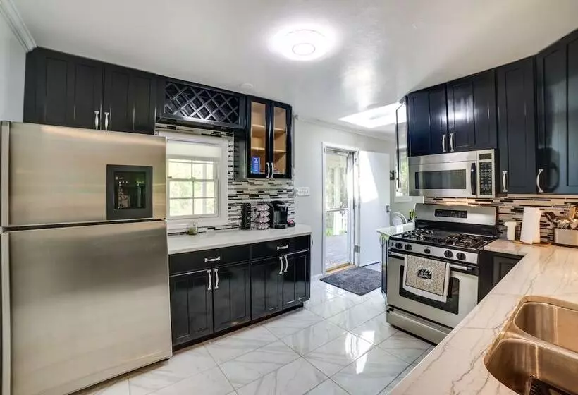 Gary Cottage W/ Outdoor Dining Areas   Near Beach!