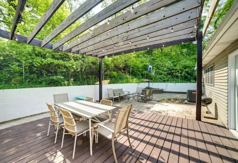 Gary Cottage W/ Outdoor Dining Areas   Near Beach!