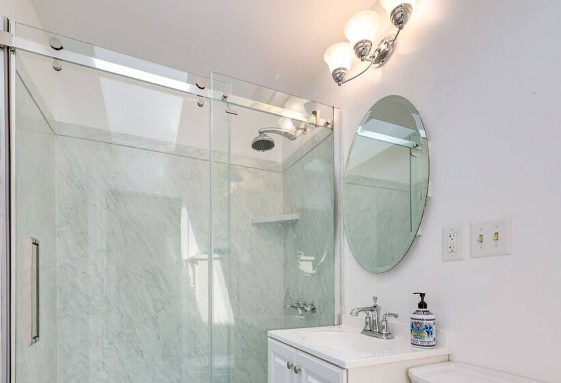 Gary Cottage W/ Outdoor Dining Areas   Near Beach!