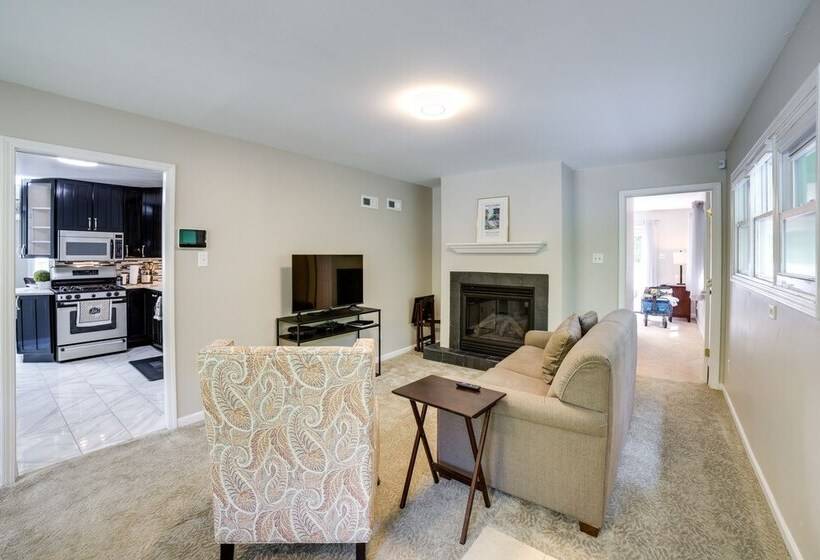 Gary Cottage W/ Outdoor Dining Areas   Near Beach!