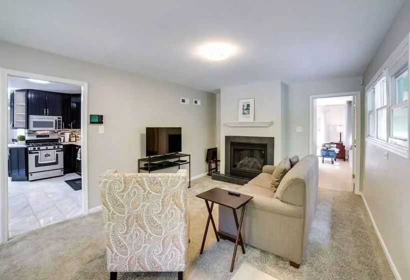 Gary Cottage W/ Outdoor Dining Areas   Near Beach!