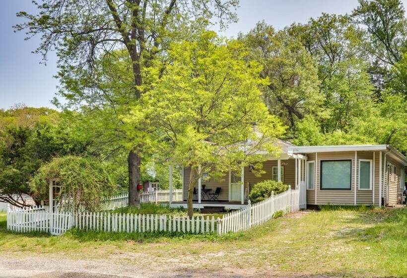 Gary Cottage W/ Outdoor Dining Areas   Near Beach!