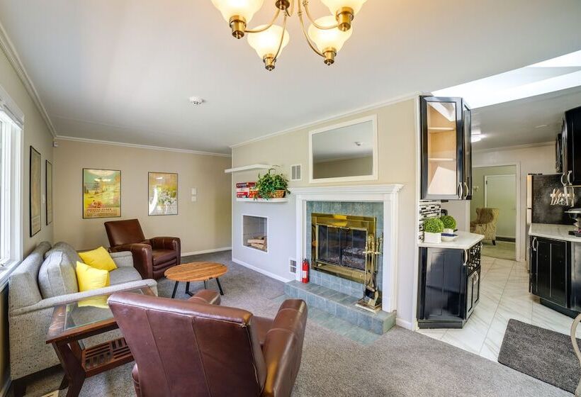 Gary Cottage W/ Outdoor Dining Areas   Near Beach!