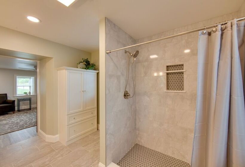 Gorgeous Ronks Retreat: Patio, Grill & Fireplace!