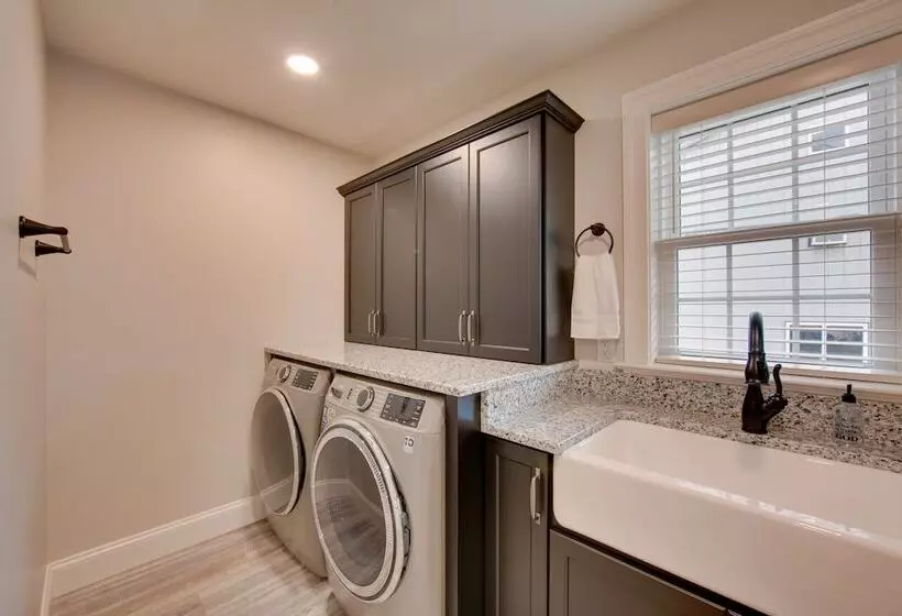 Gorgeous Ronks Retreat: Patio, Grill & Fireplace!