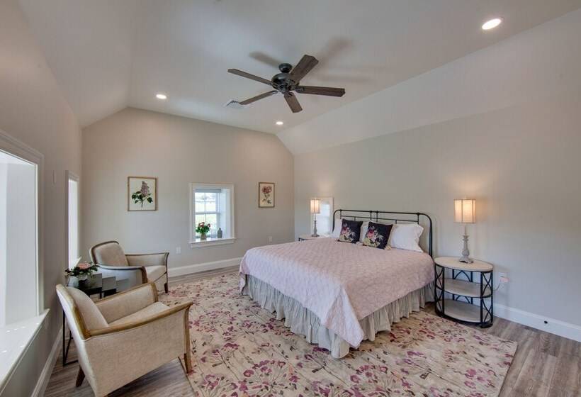 Gorgeous Ronks Retreat: Patio, Grill & Fireplace!