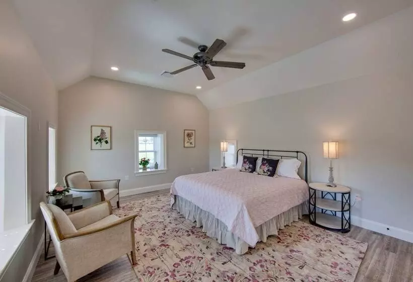 Gorgeous Ronks Retreat: Patio, Grill & Fireplace!