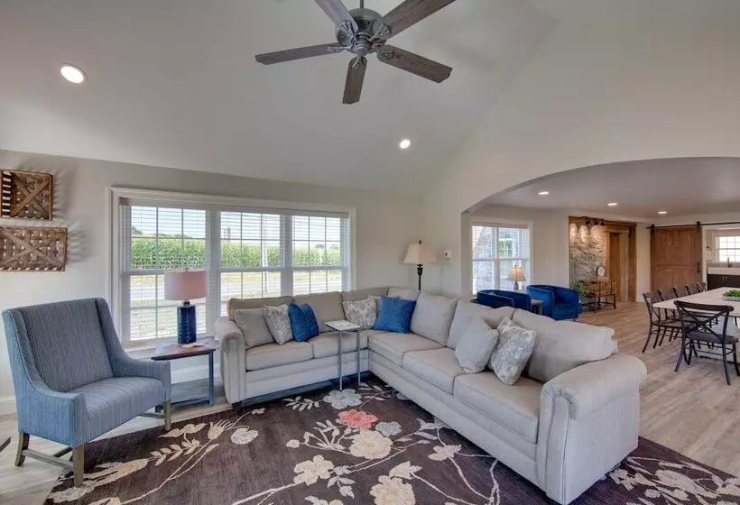 Gorgeous Ronks Retreat: Patio, Grill & Fireplace!