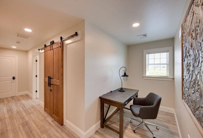 Gorgeous Ronks Retreat: Patio, Grill & Fireplace!