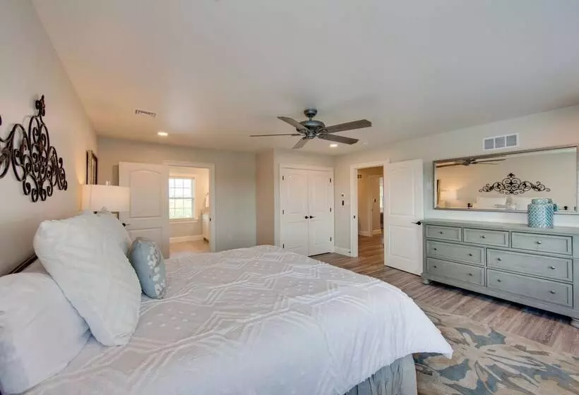 Gorgeous Ronks Retreat: Patio, Grill & Fireplace!