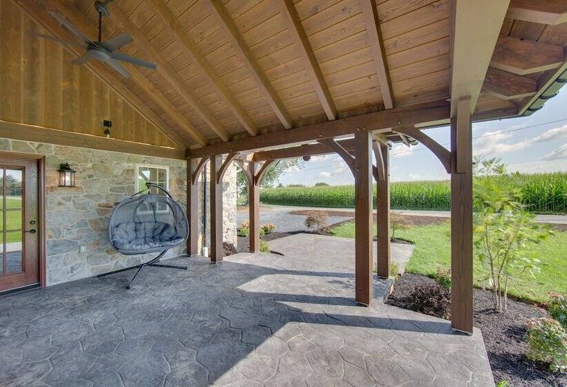 Gorgeous Ronks Retreat: Patio, Grill & Fireplace!
