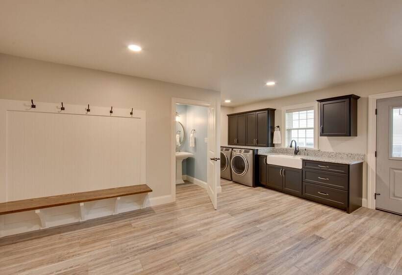 Gorgeous Ronks Retreat: Patio, Grill & Fireplace!