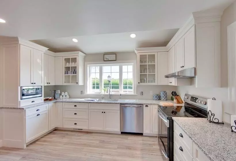 Gorgeous Ronks Retreat: Patio, Grill & Fireplace!