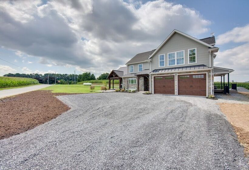 Gorgeous Ronks Retreat: Patio, Grill & Fireplace!