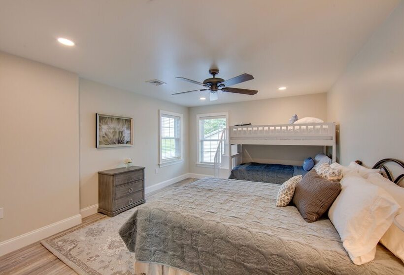 Gorgeous Ronks Retreat: Patio, Grill & Fireplace!