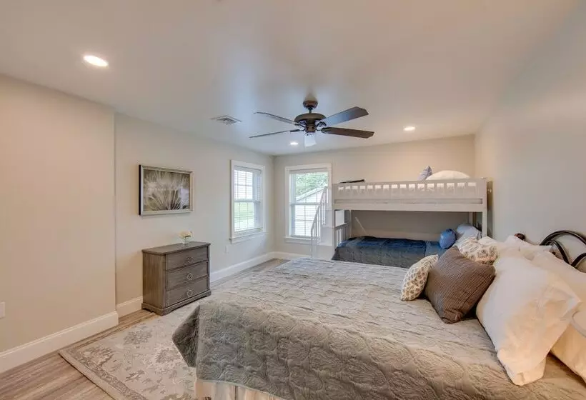 Gorgeous Ronks Retreat: Patio, Grill & Fireplace!